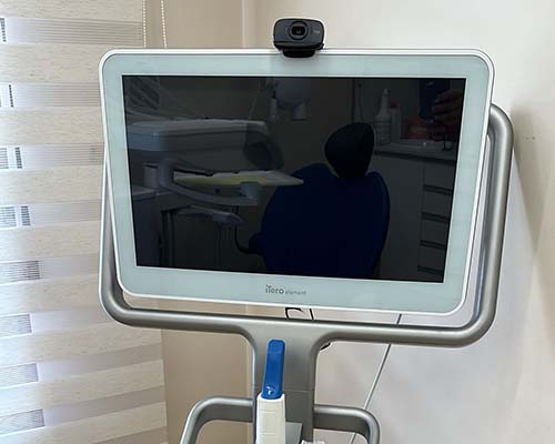 Escáner intraoral con imágenes digitales para el diagnóstico clinica dental ayora odontología integrada